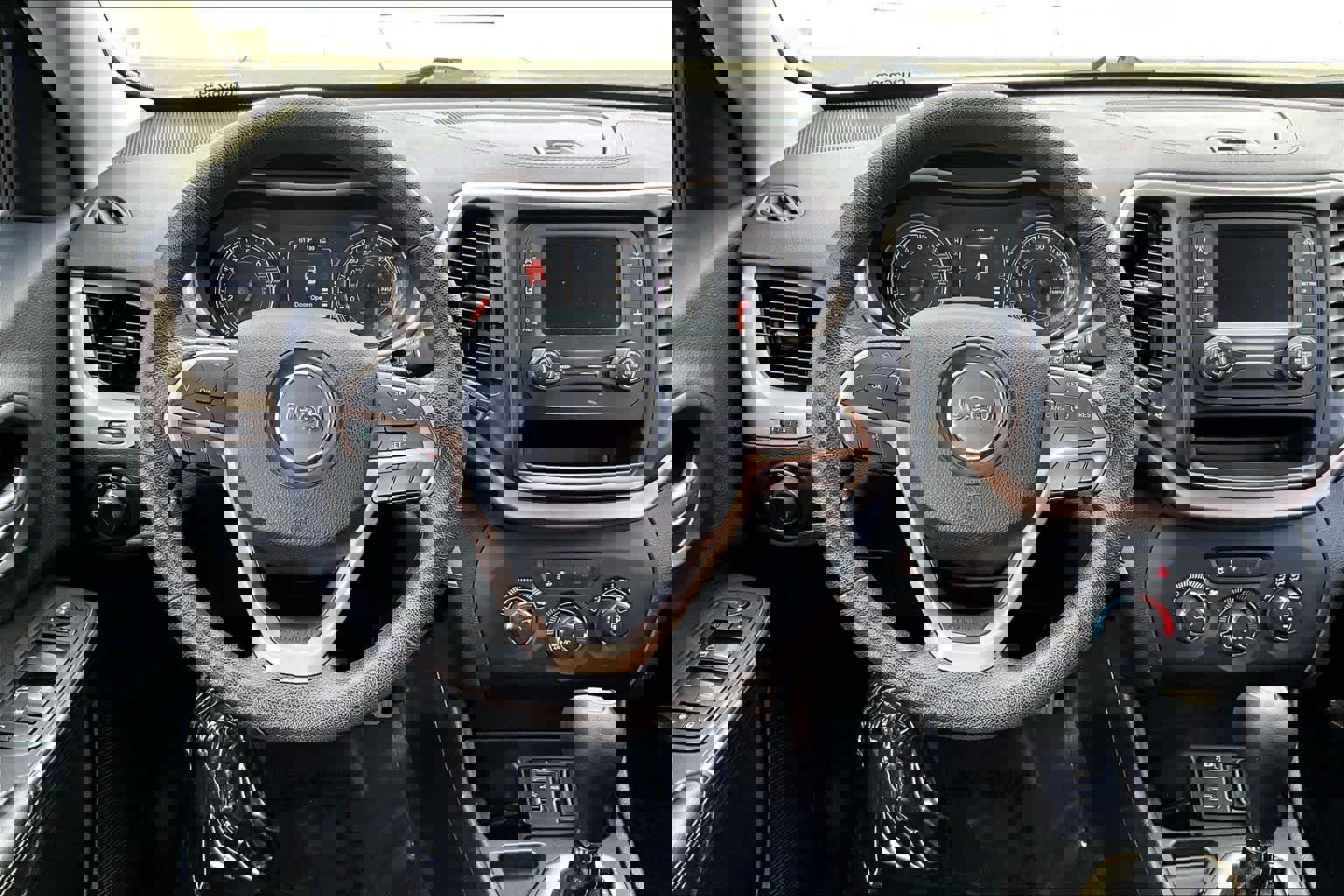 Used 2016 Jeep Cherokee Sport image 5