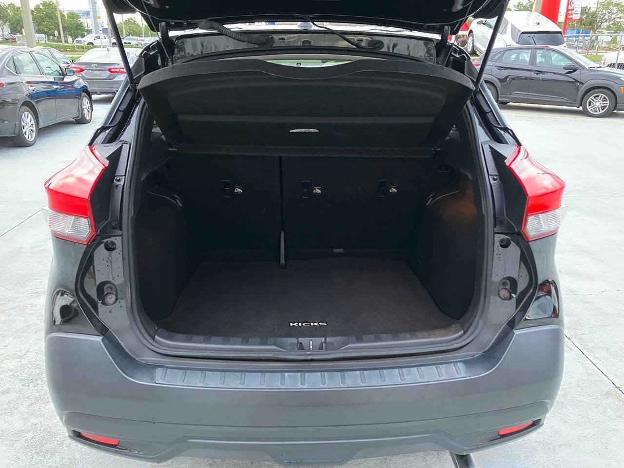 Used 2019 Nissan Kicks SV w/ Exterior Package FWD image 8