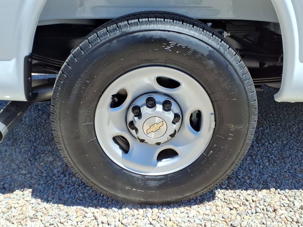 New 2026 Chevrolet Express 2500 Extended RWD image 15