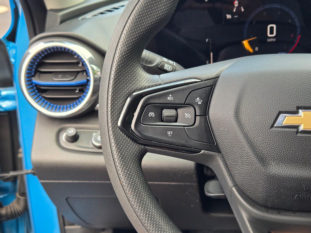 Certified 2025 Chevrolet Trax LT FWD image 29