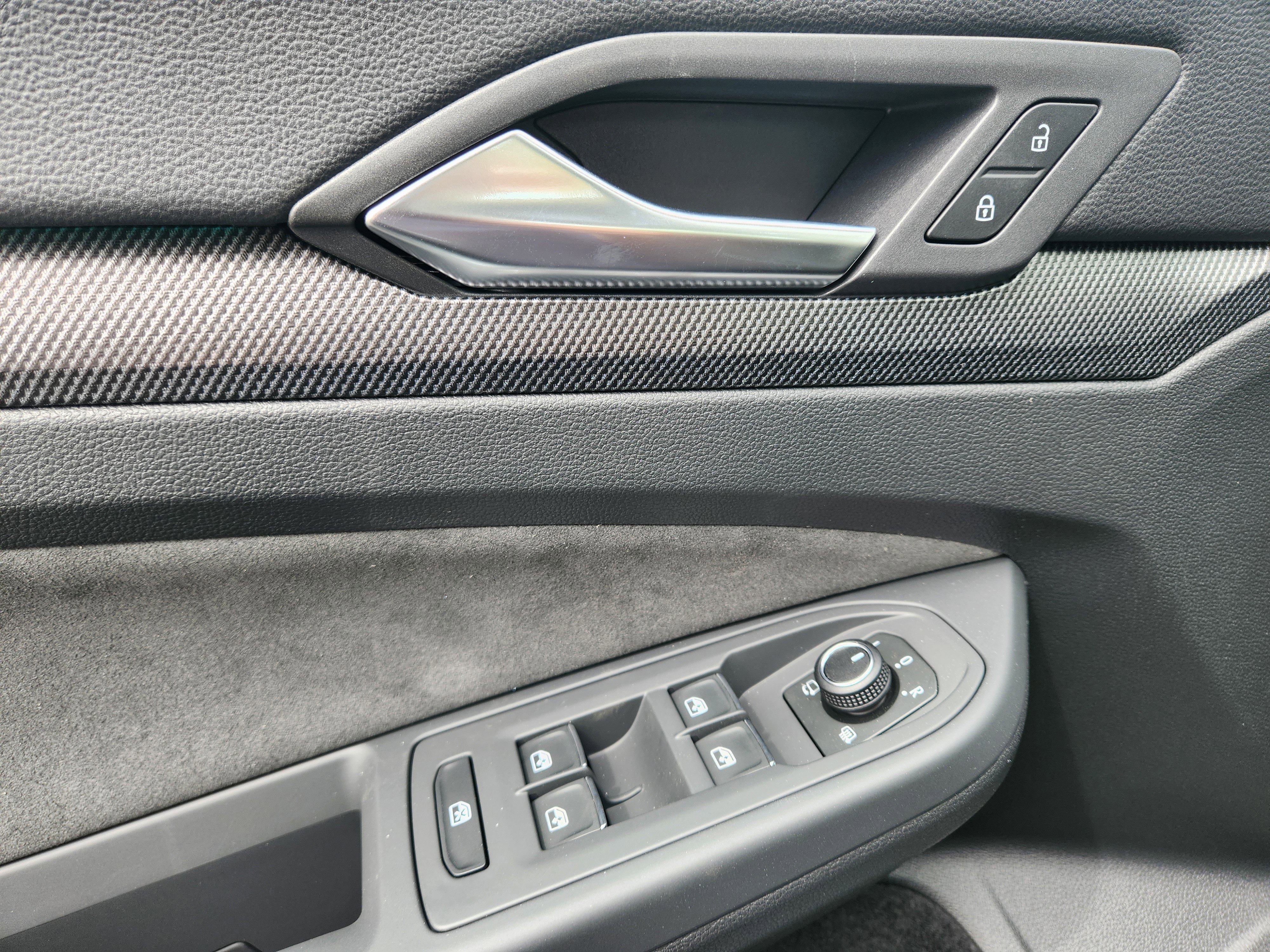 New 2025 Volkswagen Golf SE image 18