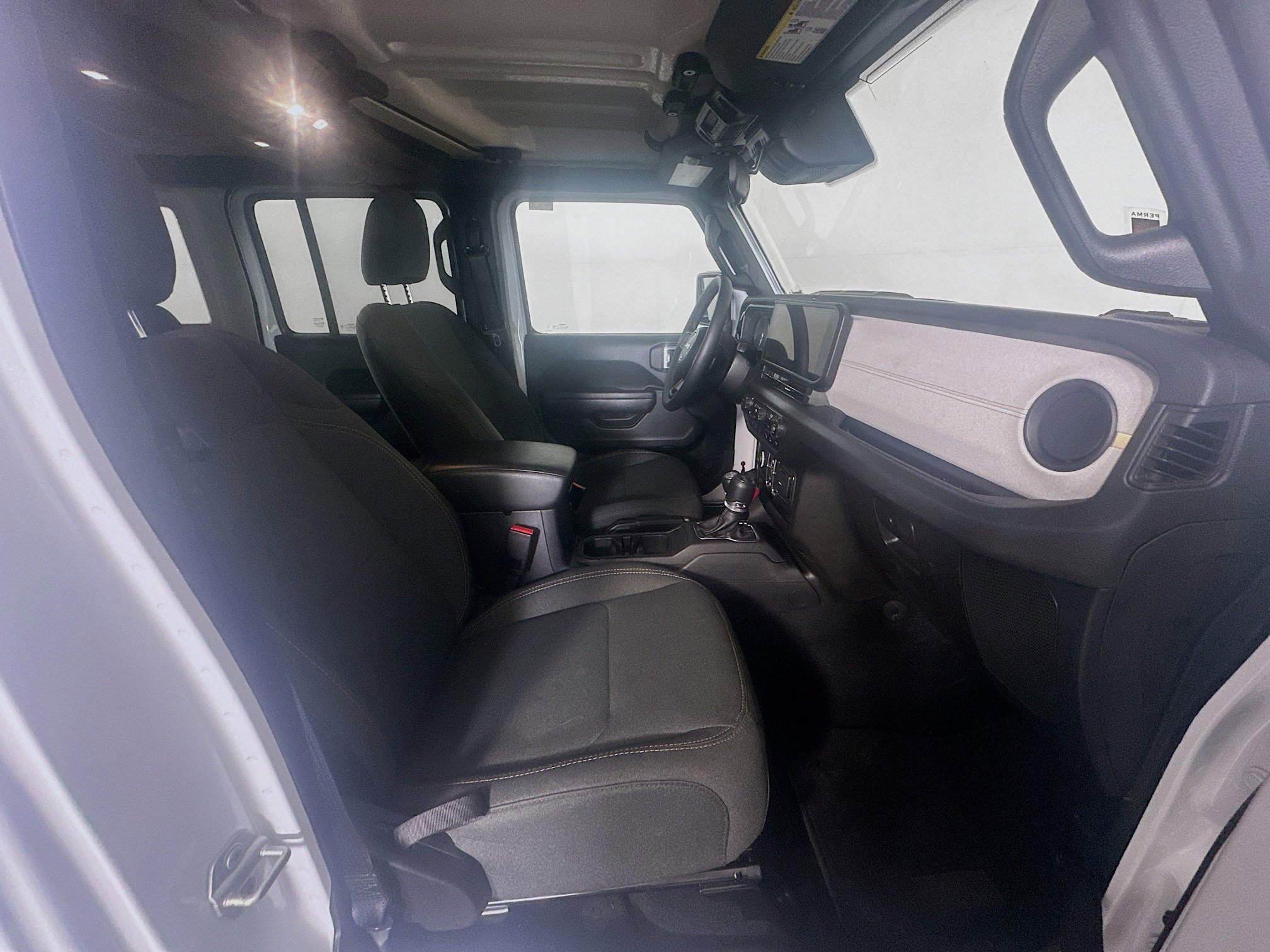 Used 2024 Jeep Wrangler Unlimited w/ Convenience Group AWD/4WD image 32