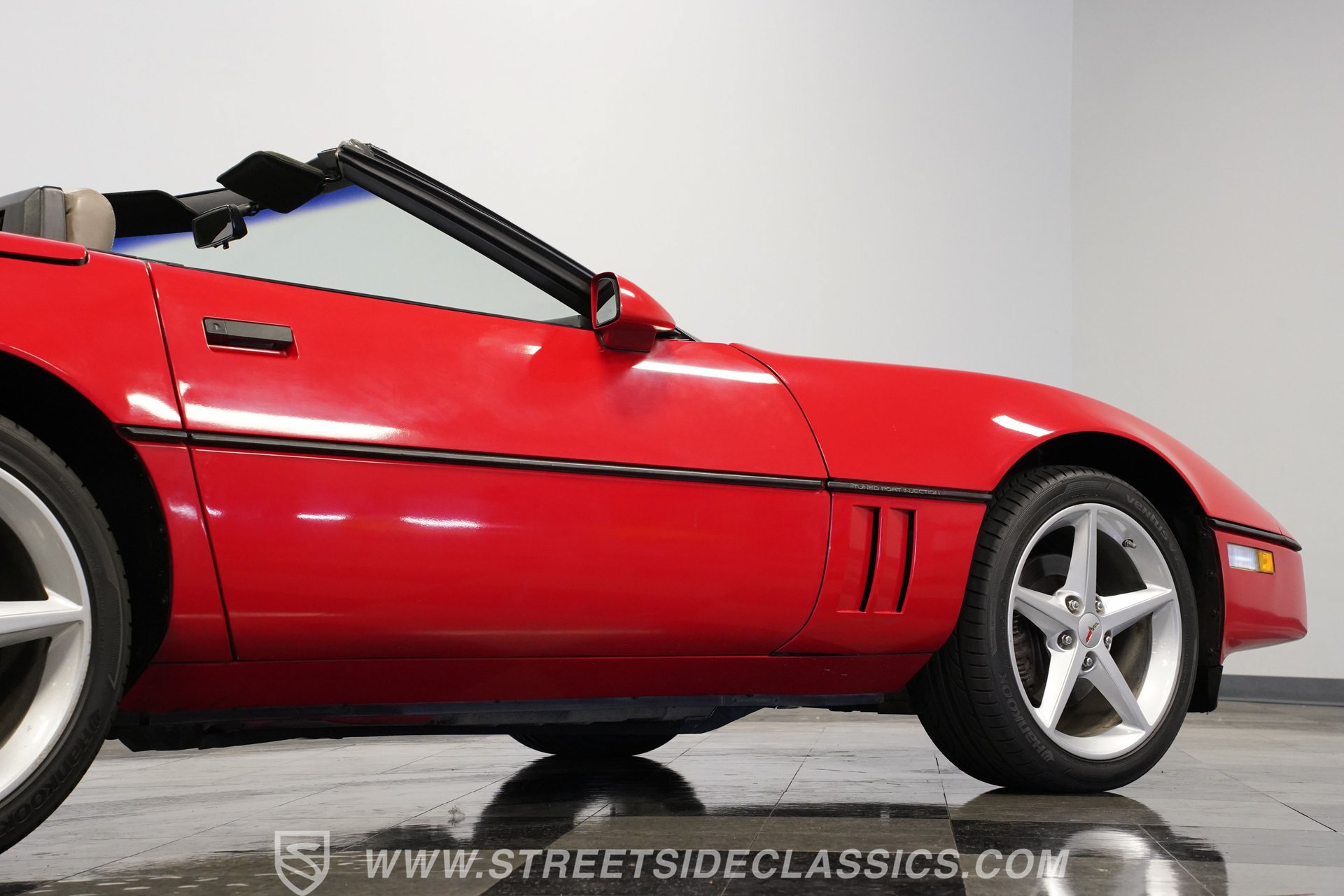 Used 1989 Chevrolet Corvette Convertible RWD image 28