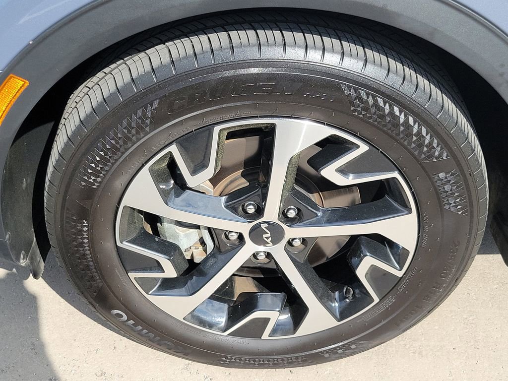Used 2025 Kia Sportage EX FWD image 9