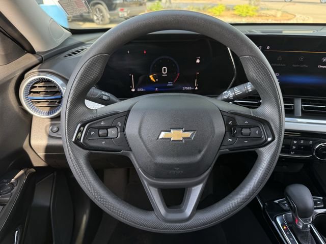 Used 2025 Chevrolet Trax LT FWD image 15