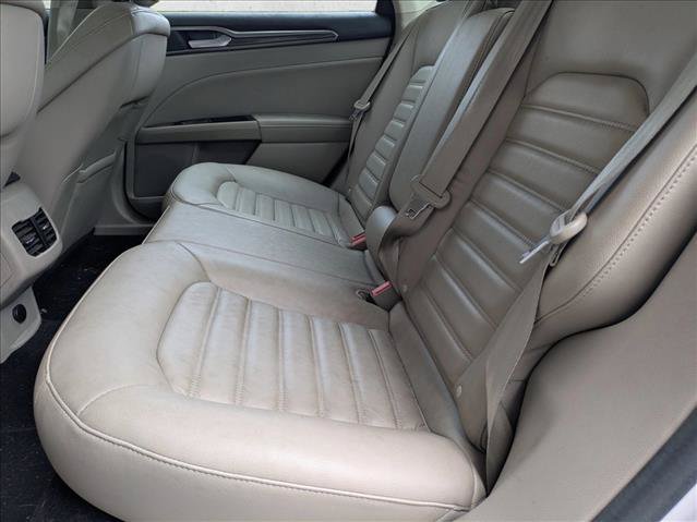Used 2017 Ford Fusion SE FWD image 12