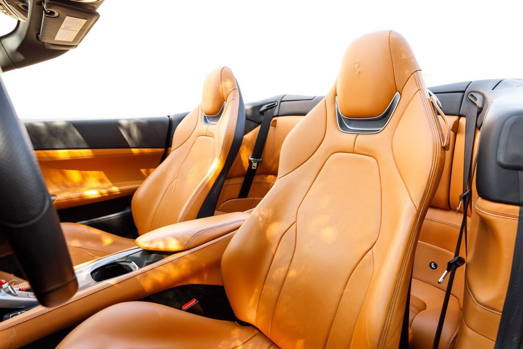 Used 2019 Ferrari Portofino RWD image 10