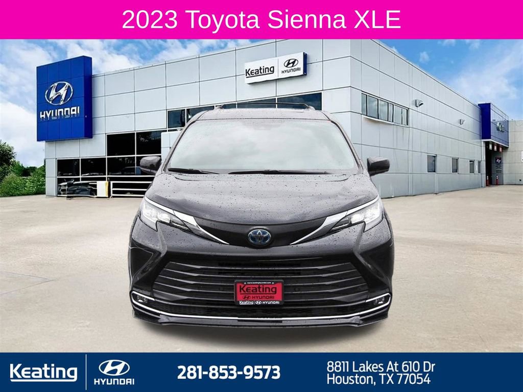 Used 2023 Toyota Sienna XLE image 2