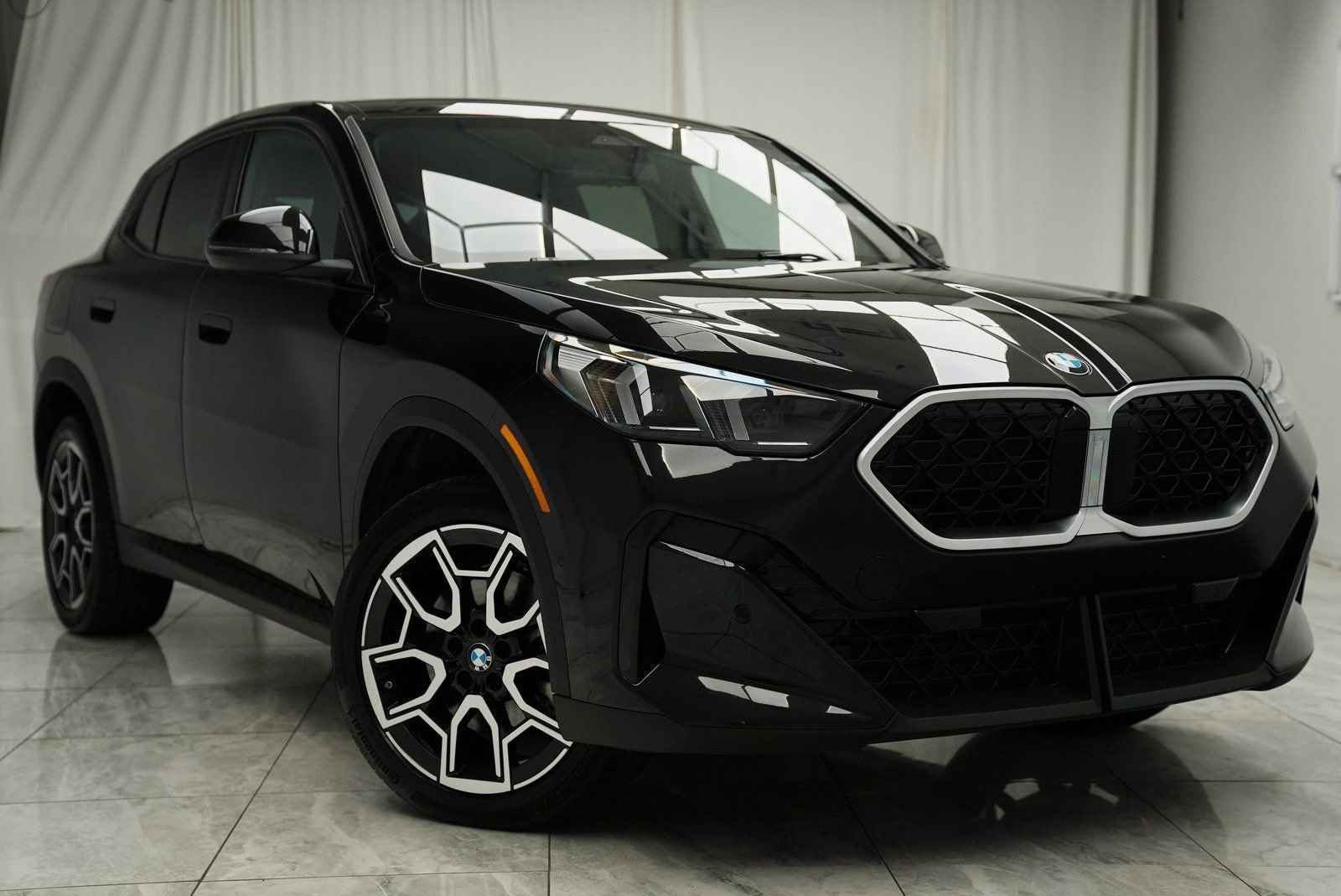 Used 2025 BMW X2 xDrive28i w/ Convenience Package image 1