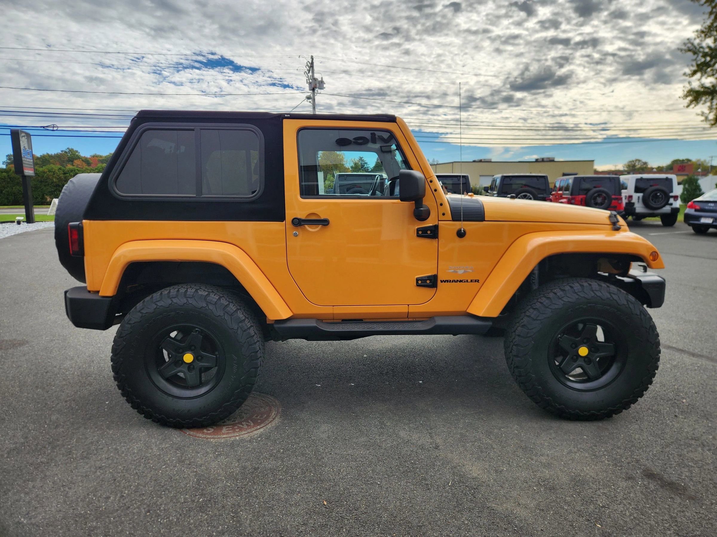 Used 2012 Jeep Wrangler Sahara AWD/4WD image 17