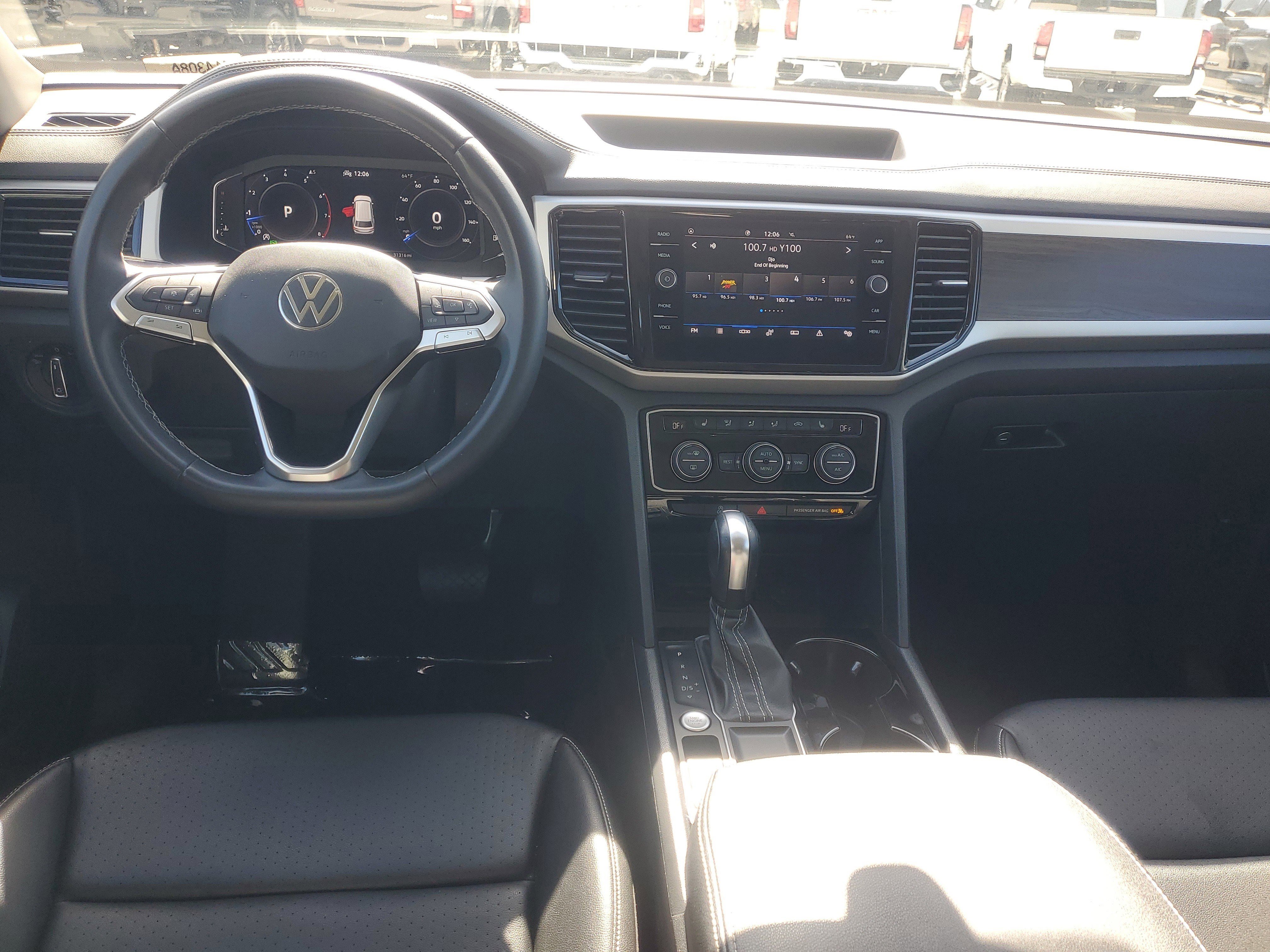 Used 2023 Volkswagen Atlas SE w/ Panoramic Sunroof Package image 11