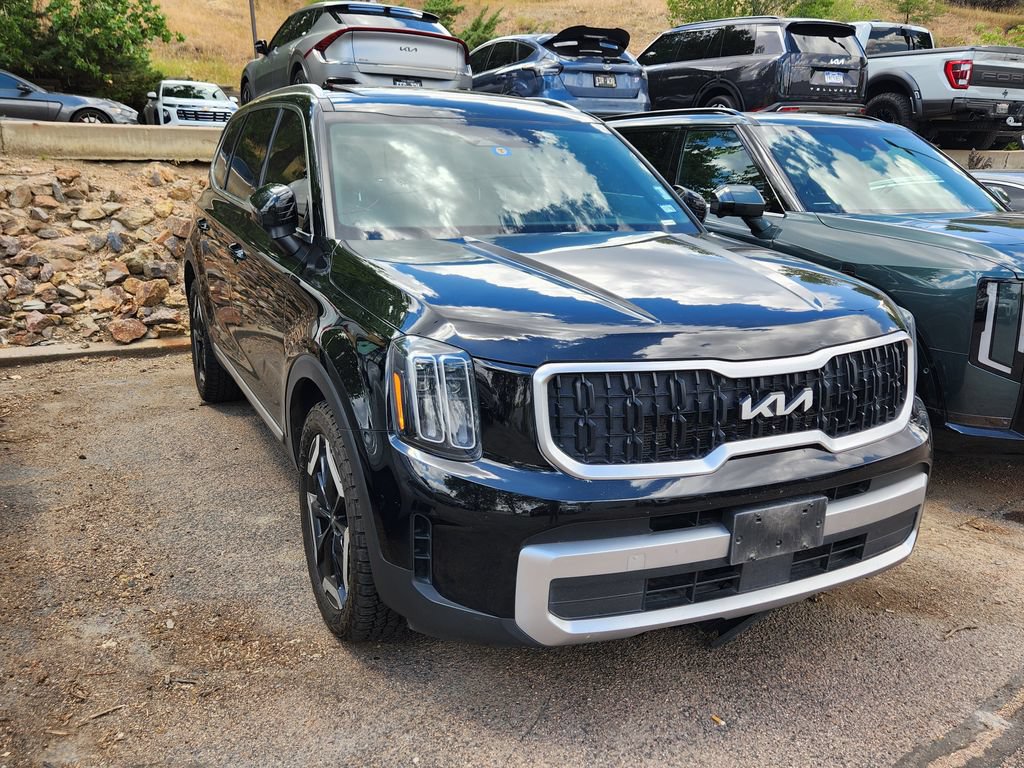 Used 2023 Kia Telluride EX w/ EX Captain's Chair Package FWD image 19