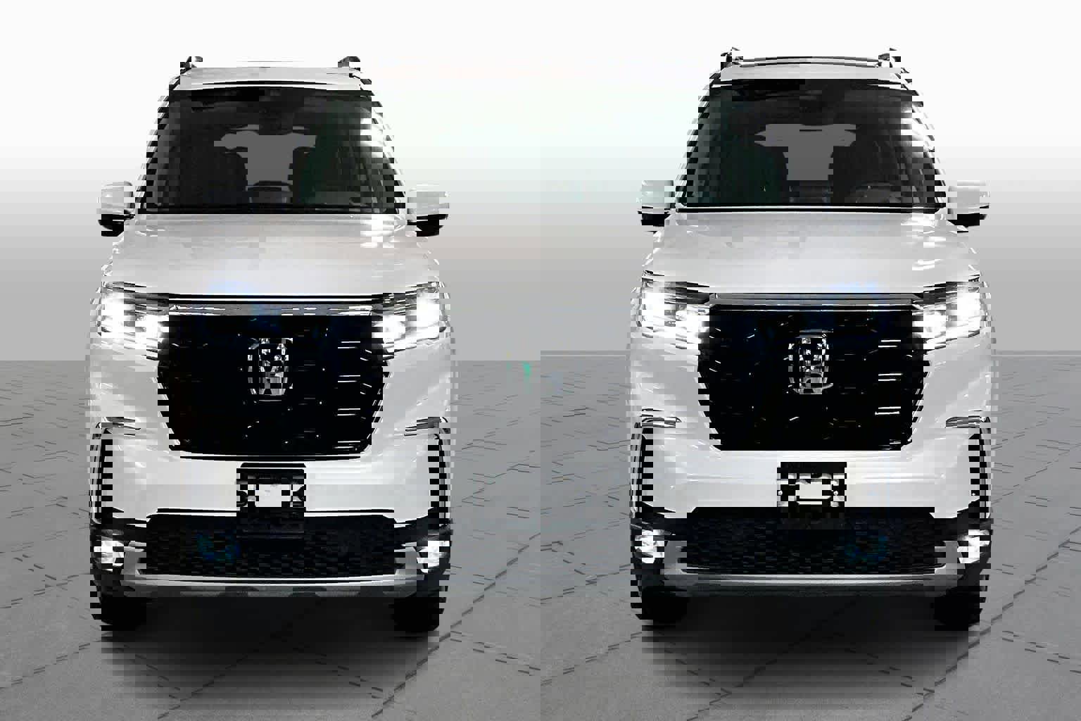 Used 2025 Honda Pilot Elite image 3