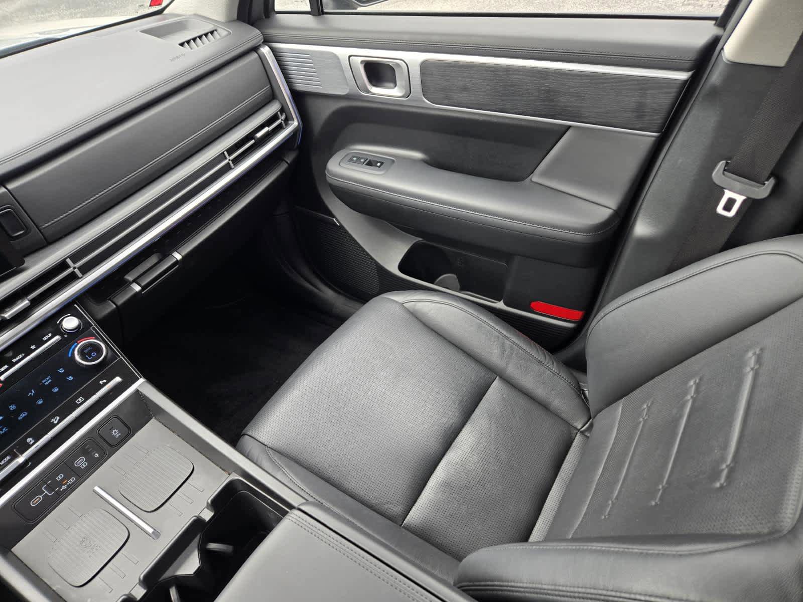 Used 2024 Hyundai Santa Fe Limited FWD image 18