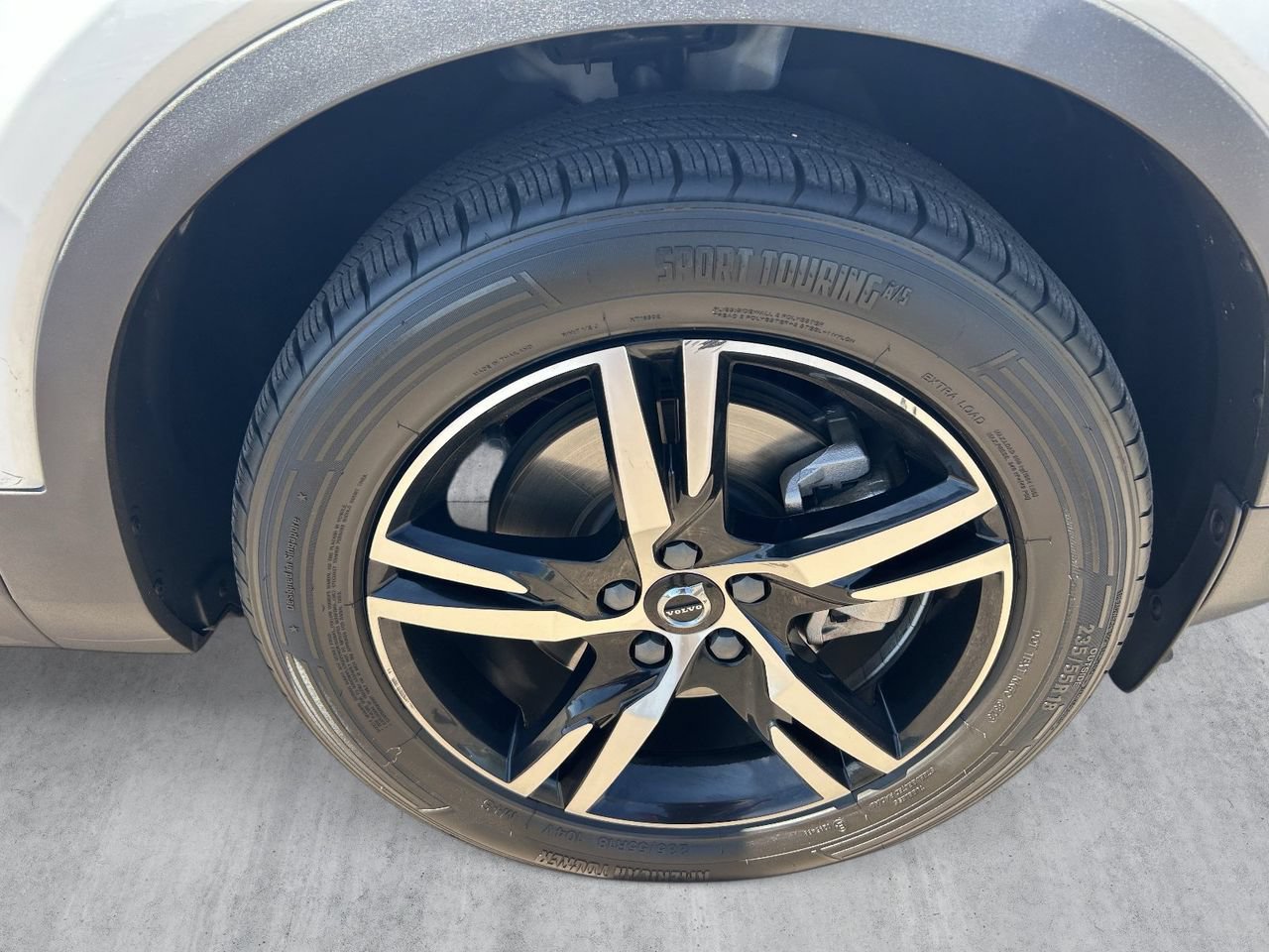 Used 2023 Volvo XC40 B4 Core FWD image 9