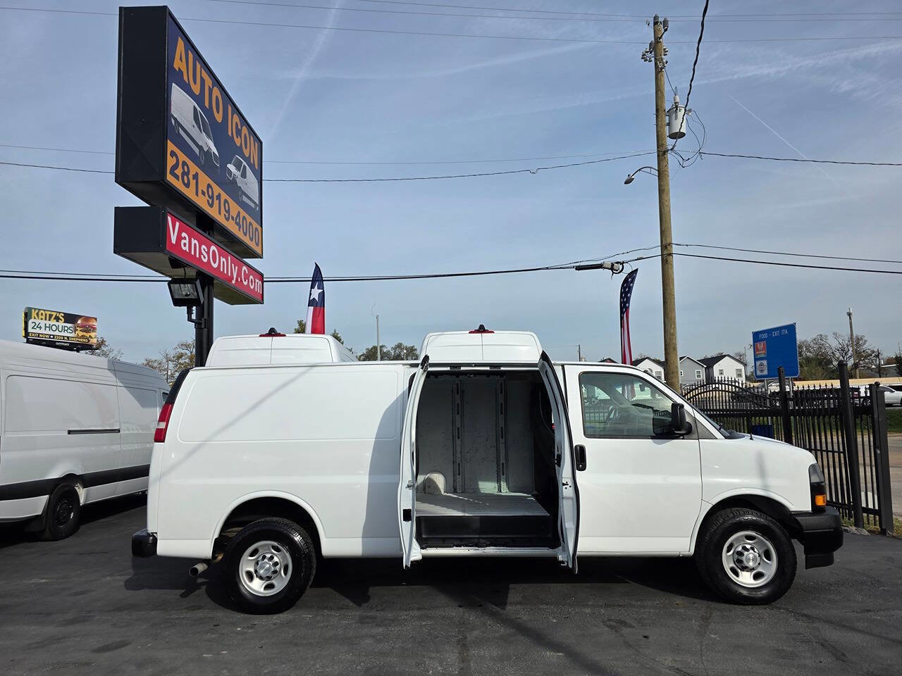 Used 2019 Chevrolet Express 2500 Extended image 5