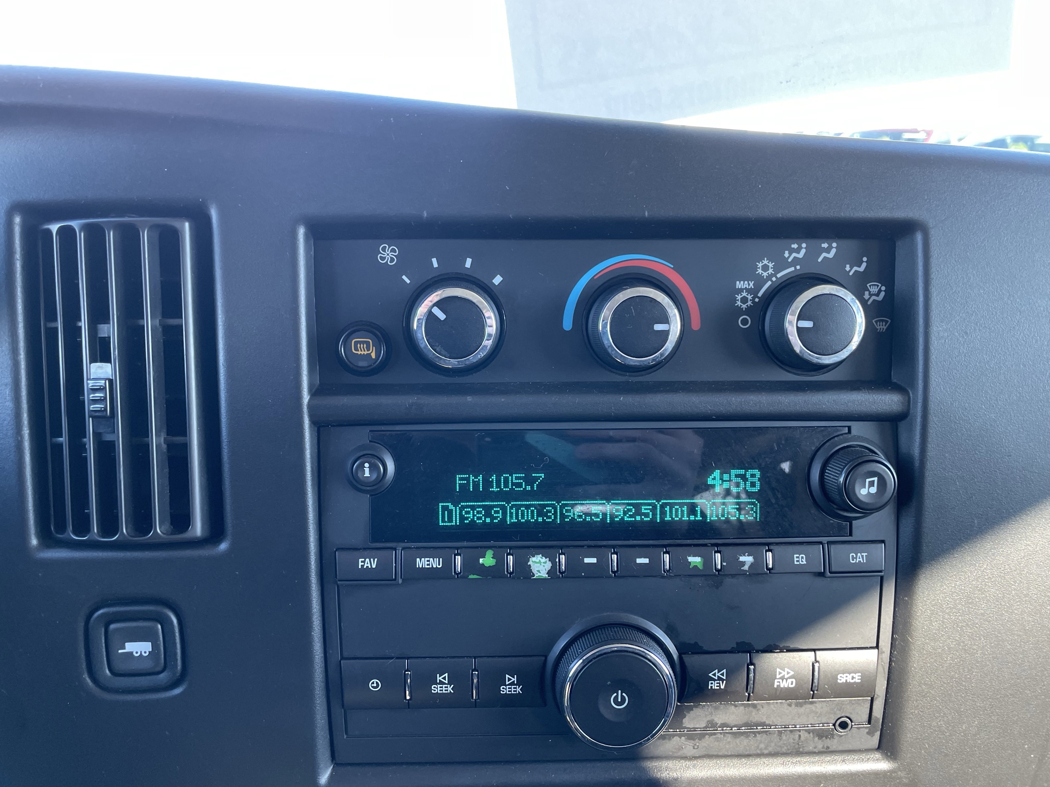 Used 2018 Chevrolet Express 2500 LT w/ LT Preferred Equipment Group image 23