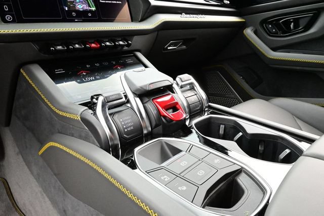 Used 2025 Lamborghini Urus SE AWD/4WD image 11