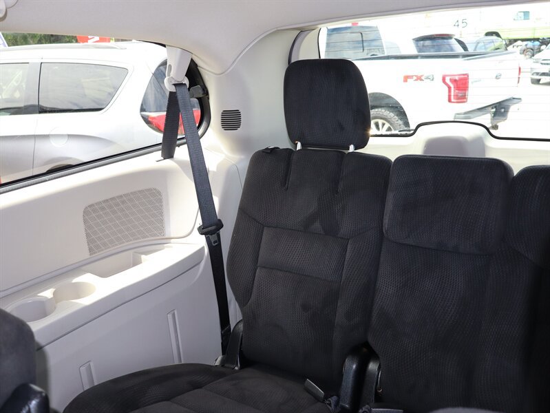 Used 2015 Dodge Grand Caravan SXT FWD image 21