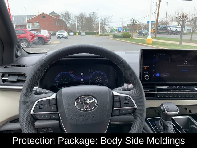 Used 2025 Toyota Sienna Limited image 16