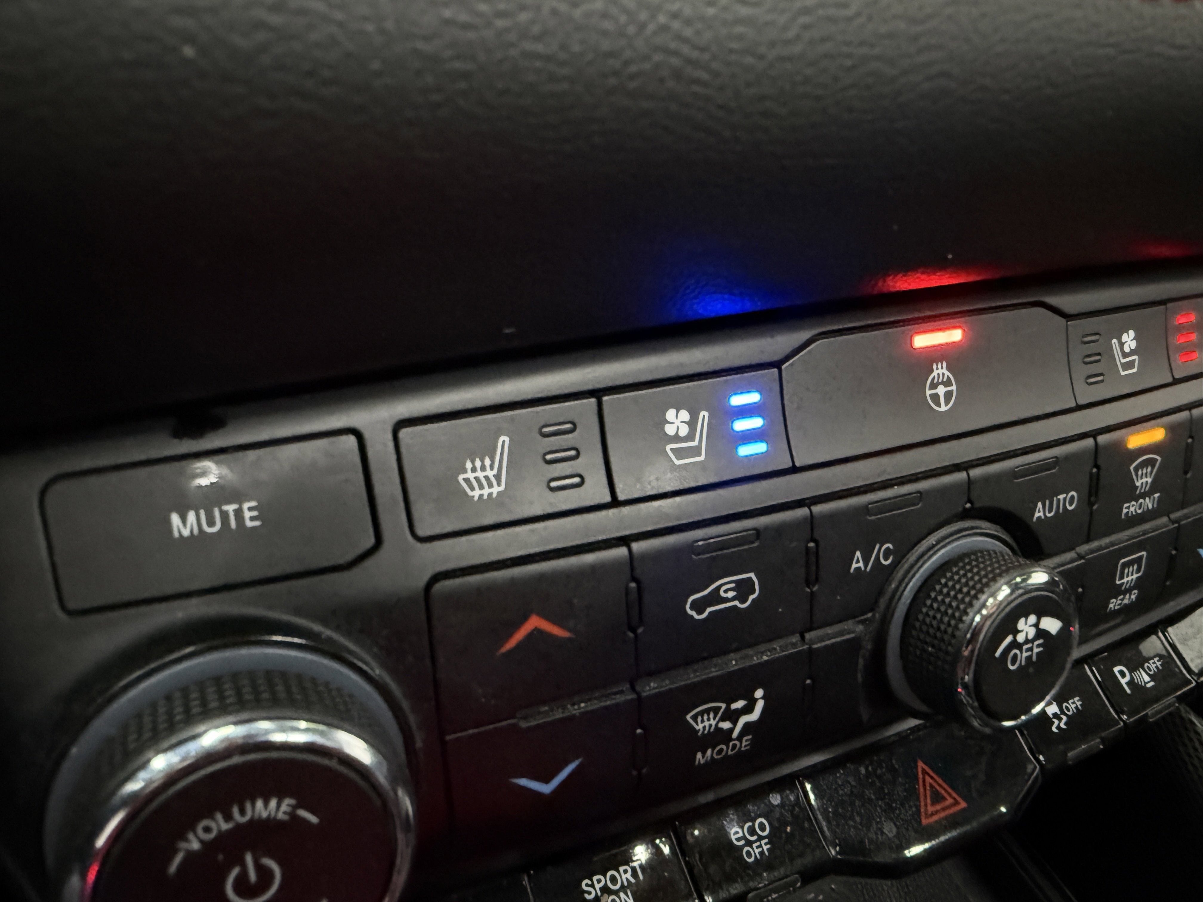 Used 2023 Dodge Durango R/T w/ Blacktop Package image 20