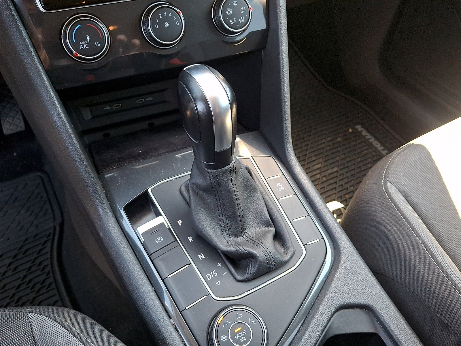 Used 2020 Volkswagen Tiguan S AWD/4WD image 14