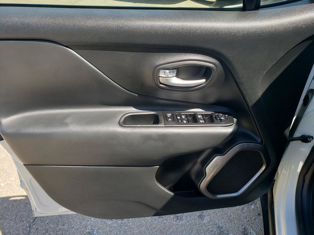 Certified 2023 Jeep Renegade Latitude AWD/4WD image 11