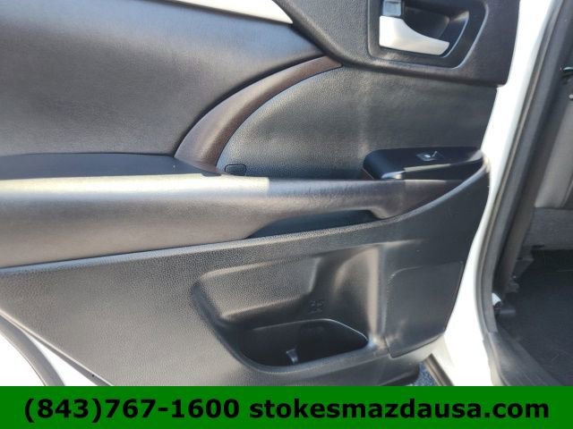Used 2016 Toyota Highlander XLE AWD/4WD image 21