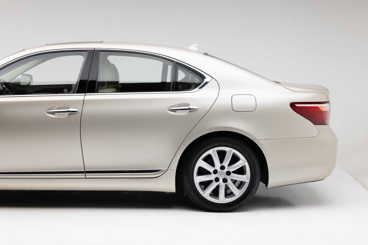 Used 2012 Lexus LS 460 w/ Luxury Value Edition RWD image 19