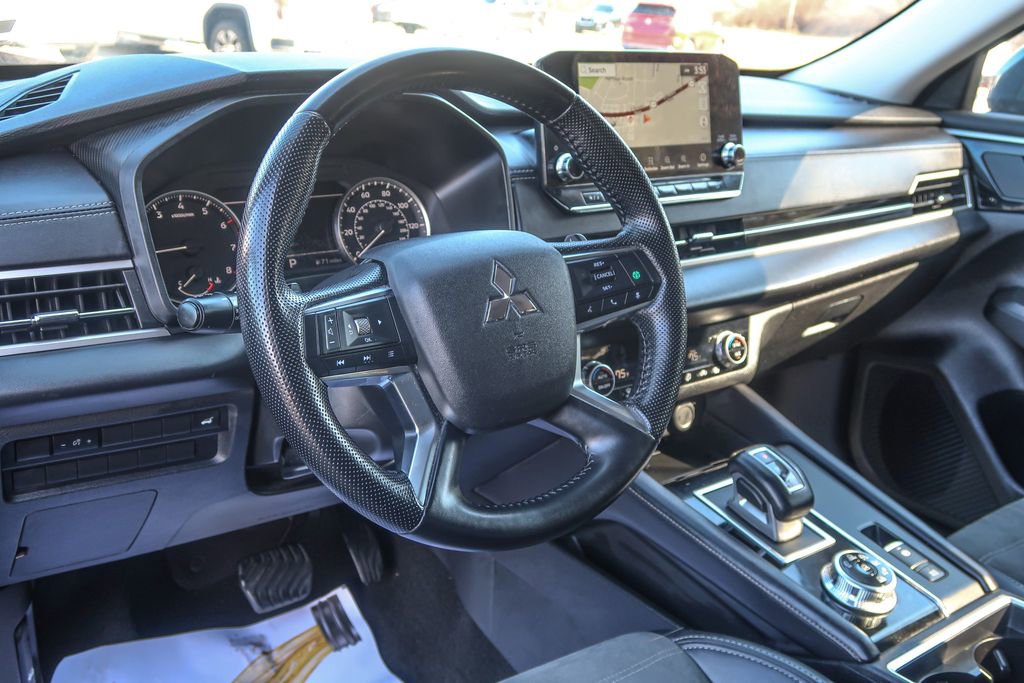 Used 2024 Mitsubishi Outlander image 27