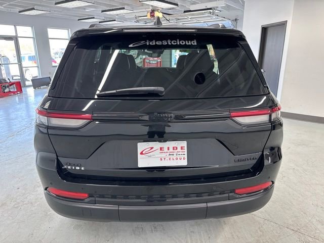 Used 2023 Jeep Grand Cherokee Limited w/ Black Appearance Package AWD/4WD image 9