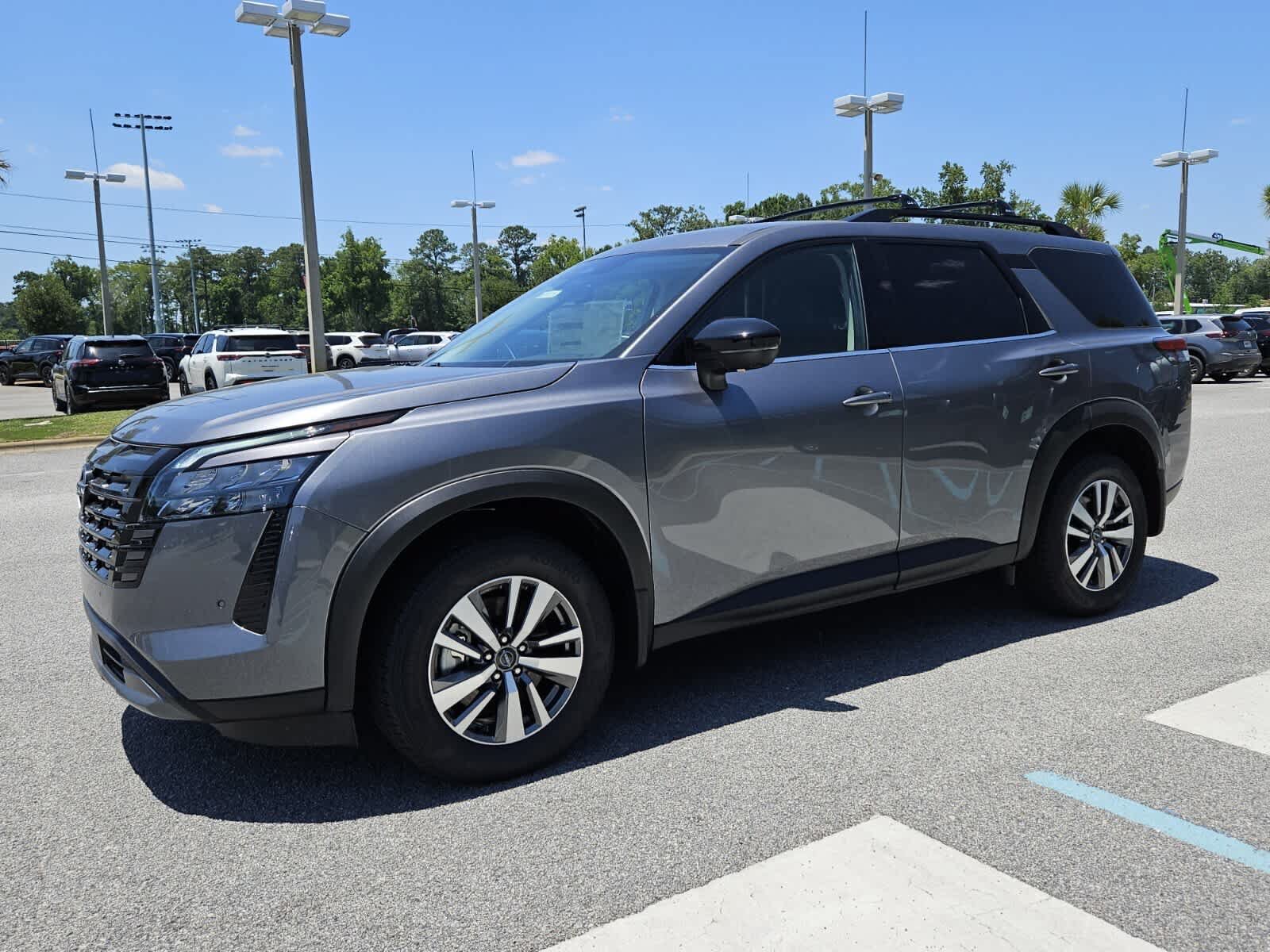 New 2026 Nissan Pathfinder SL FWD image 2