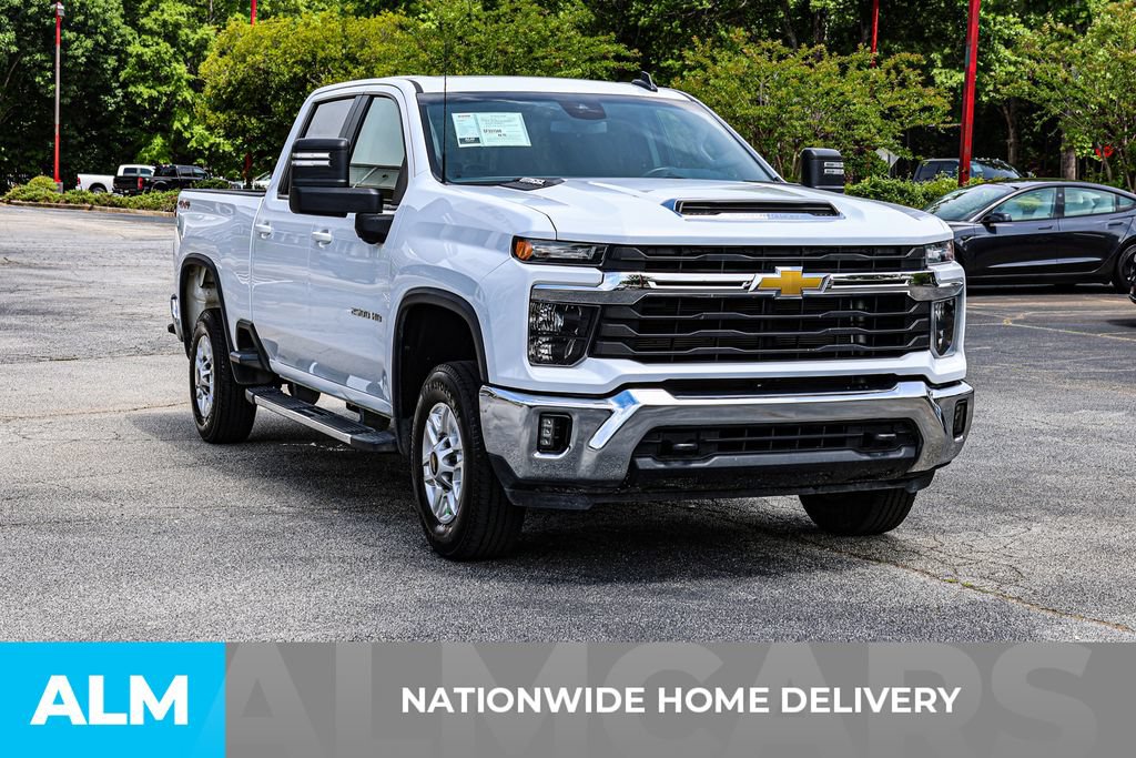 Used 2025 Chevrolet Silverado 2500 LT w/ Convenience Package AWD/4WD image 4