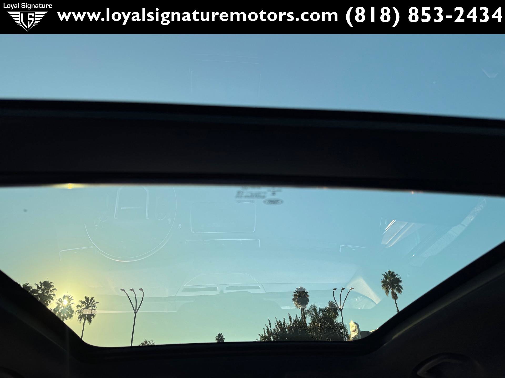 Used 2018 Land Rover Range Rover Velar R-Dynamic SE image 18