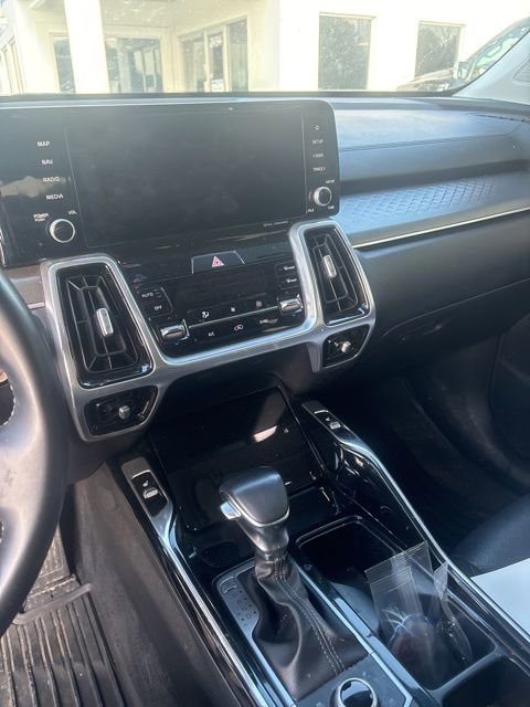 Used 2021 Kia Sorento SX image 16