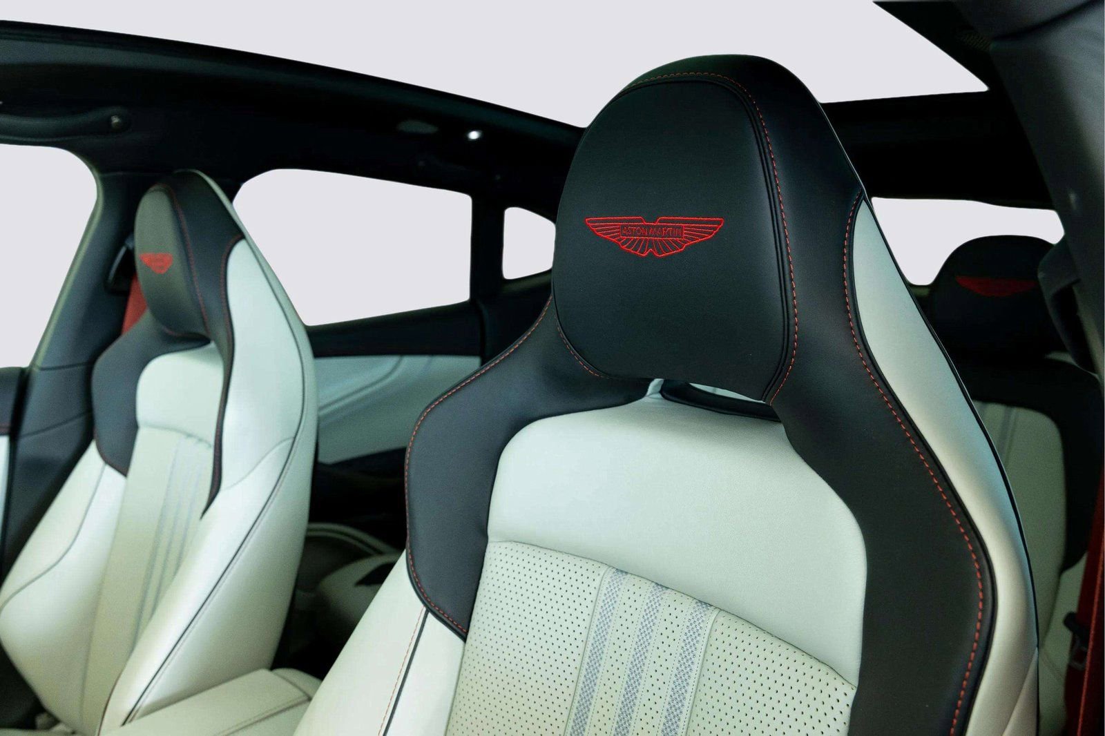 Used 2025 Aston Martin DBX 707 image 13
