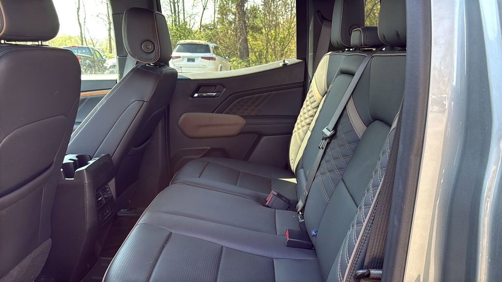 Used 2024 GMC Canyon Denali image 23