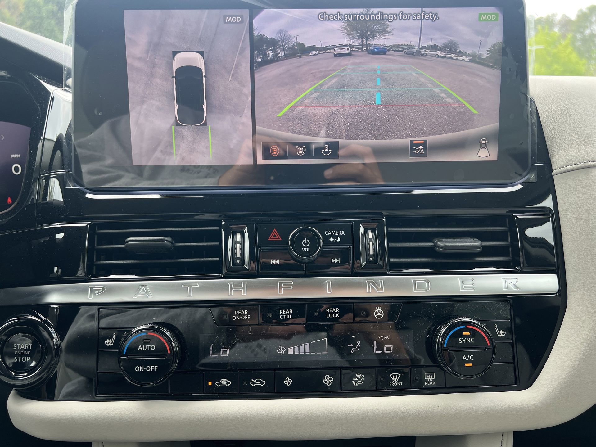 New 2026 Nissan Pathfinder SL image 4