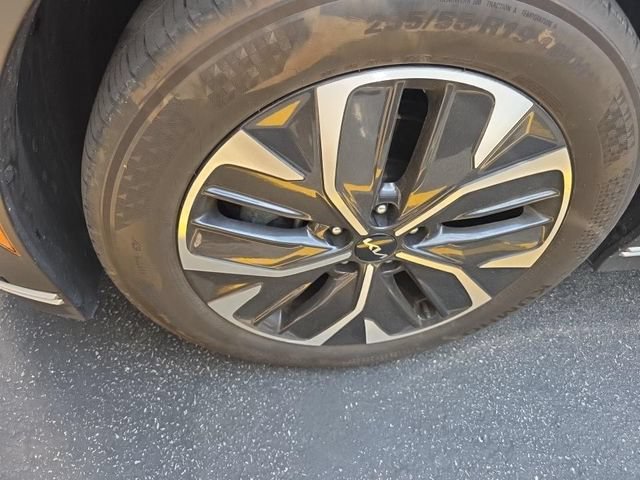 Certified 2024 Kia EV6 Light AWD/4WD image 2