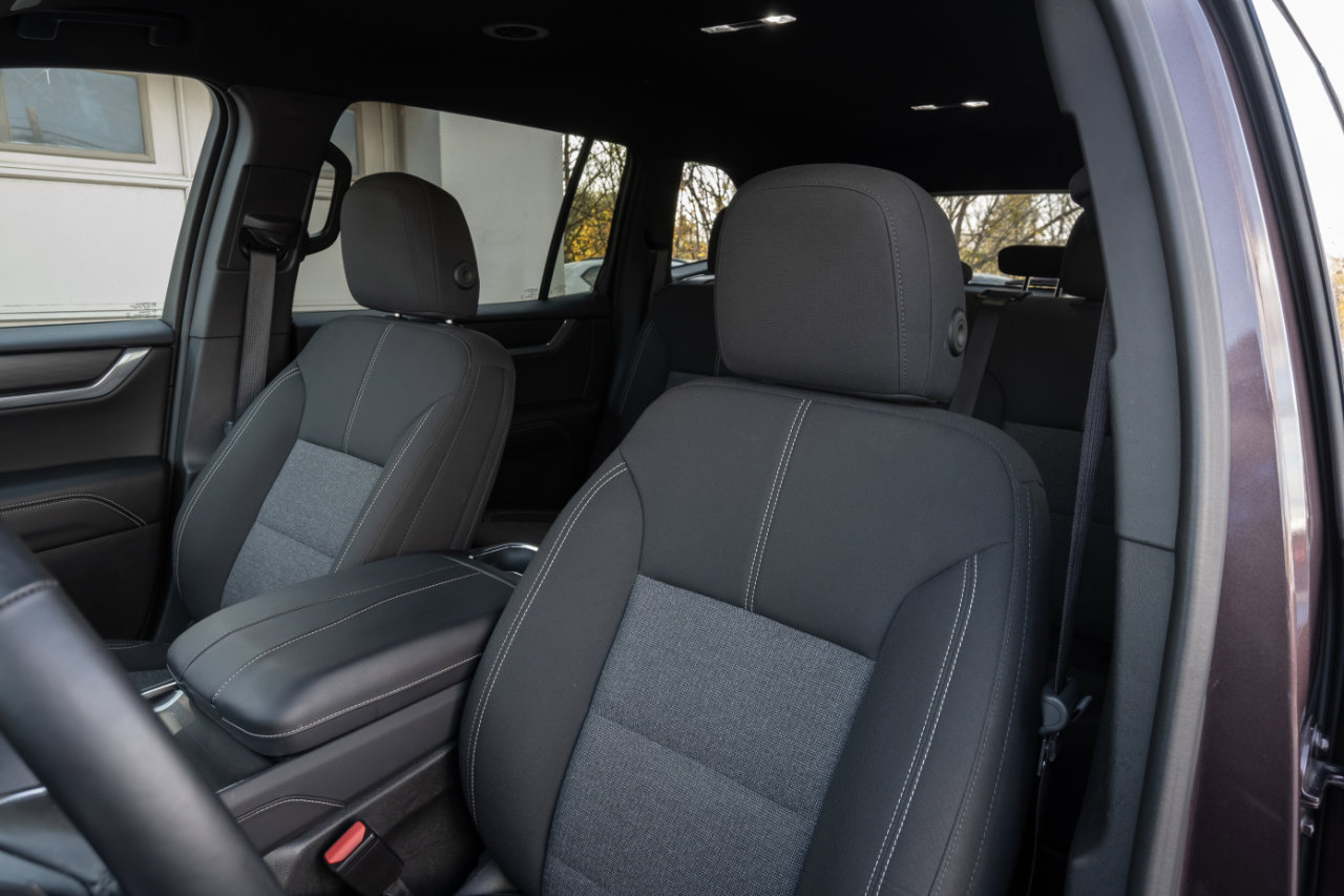 Used 2025 GMC Acadia Elevation image 19