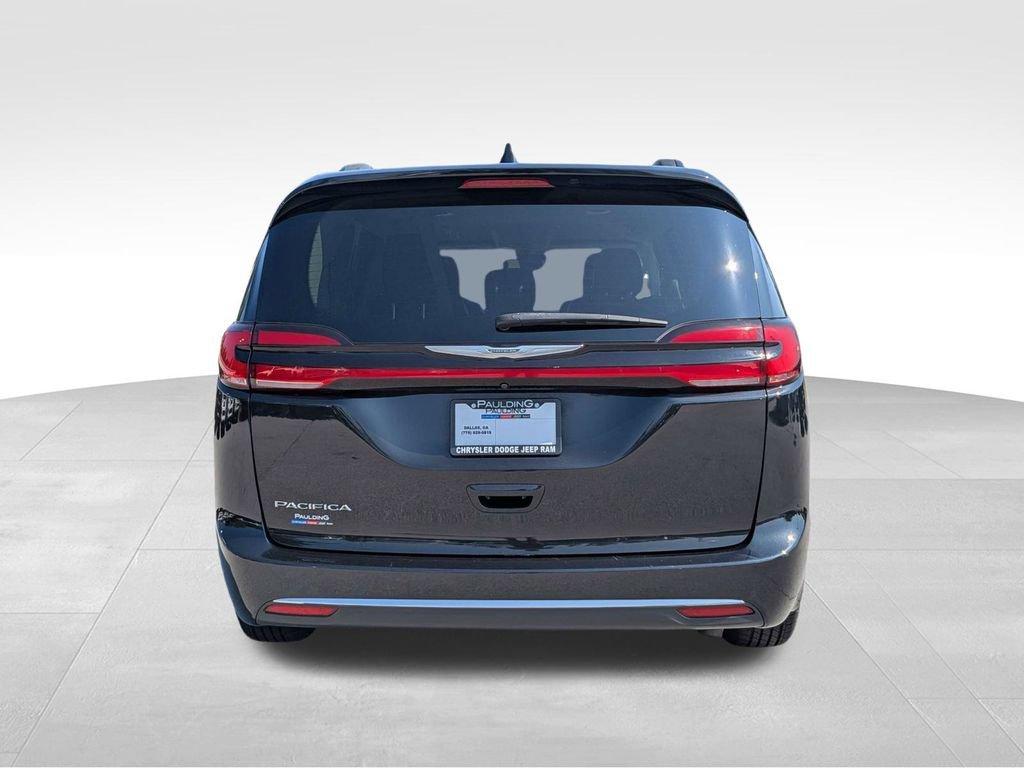 Used 2024 Chrysler Pacifica Touring-L FWD image 5