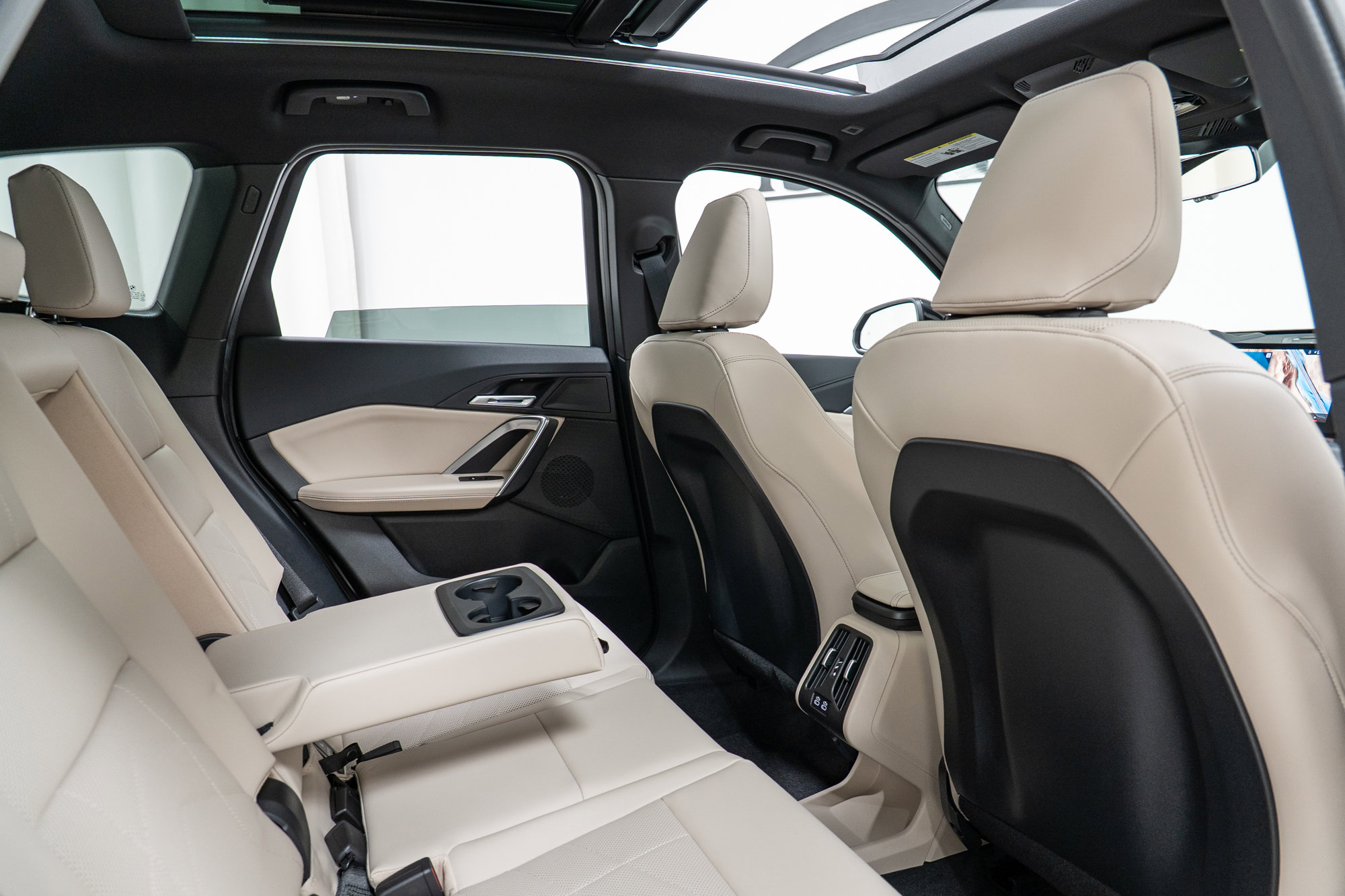 Used 2025 BMW X1 xDrive28i w/ Technology Package image 23