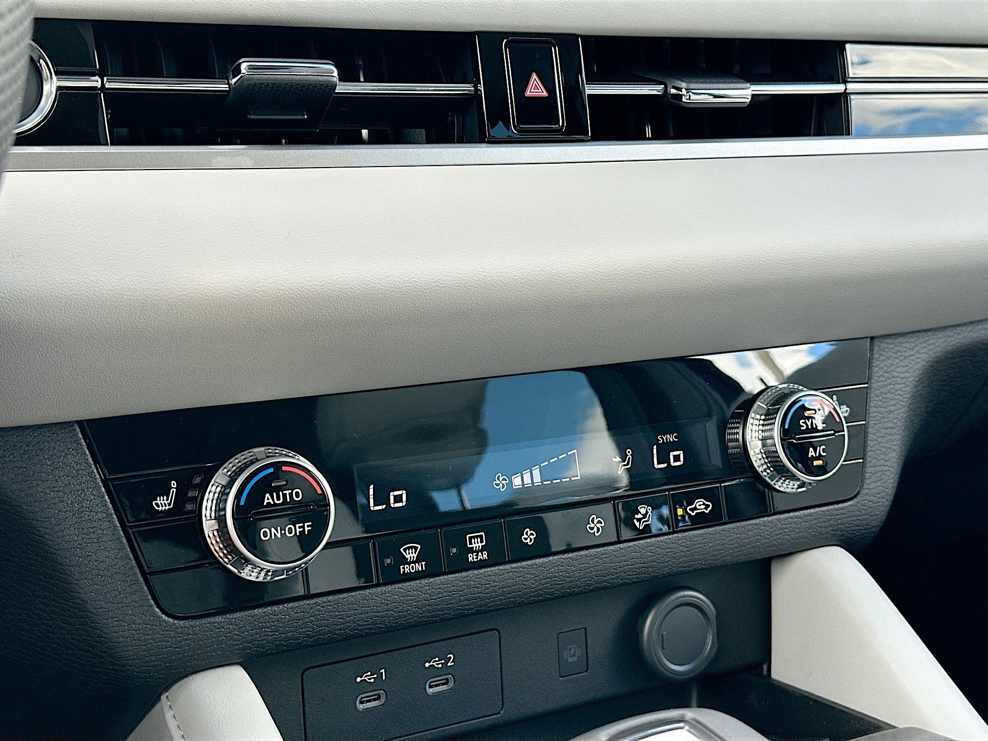 New 2025 Mitsubishi Outlander SE image 11