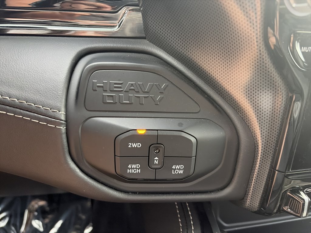 Used 2025 RAM 2500 Limited AWD/4WD image 25