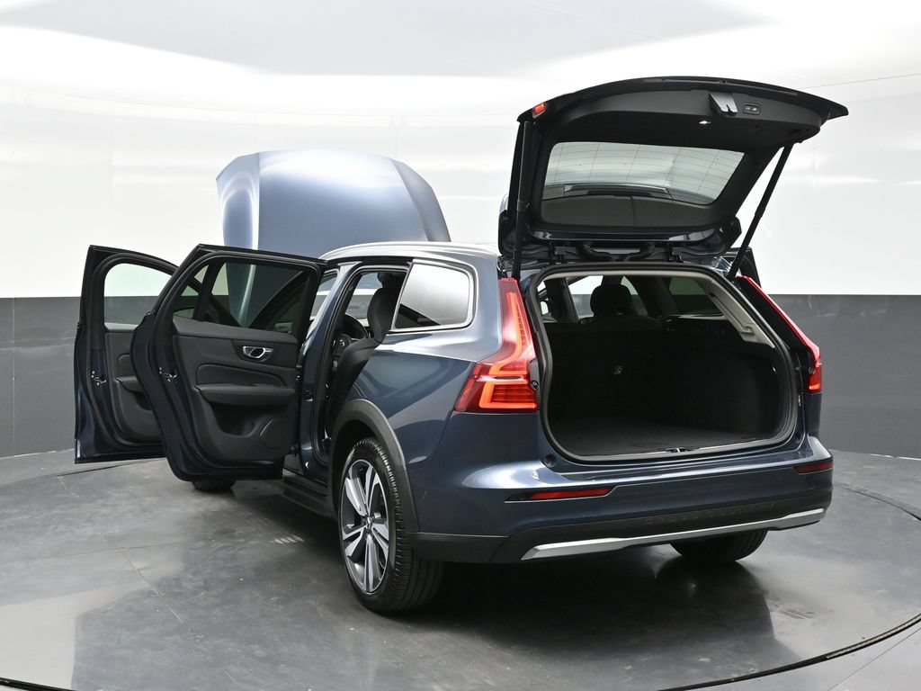 Used 2026 Volvo V60 B5 Cross Country Plus AWD/4WD image 44