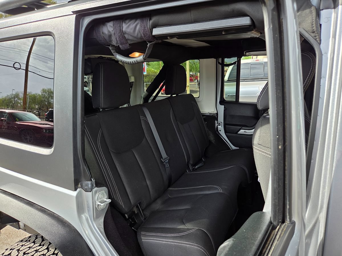 Used 2018 Jeep Wrangler Unlimited Sahara w/ Connectivity Group AWD/4WD image 58