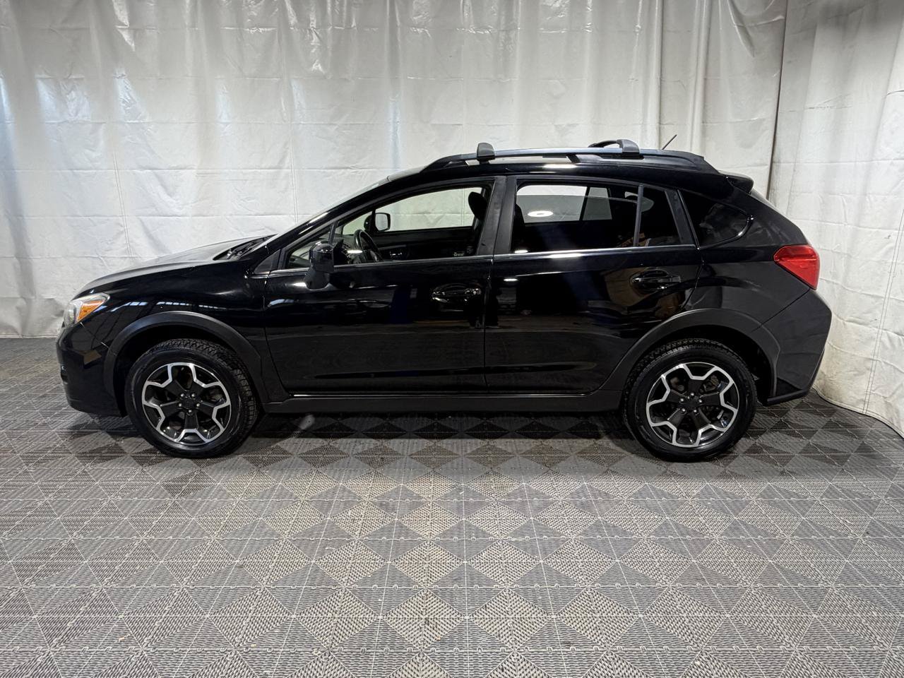 Used 2015 Subaru Crosstrek 2.0i Premium w/ Moonroof Package AWD/4WD image 8