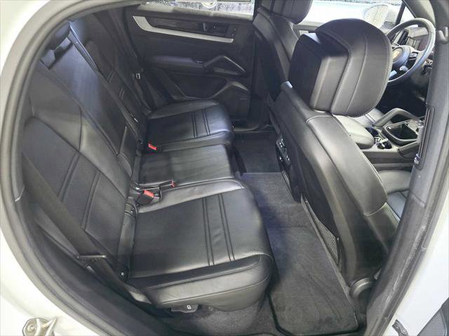 Used 2024 Porsche Cayenne Coupe image 12