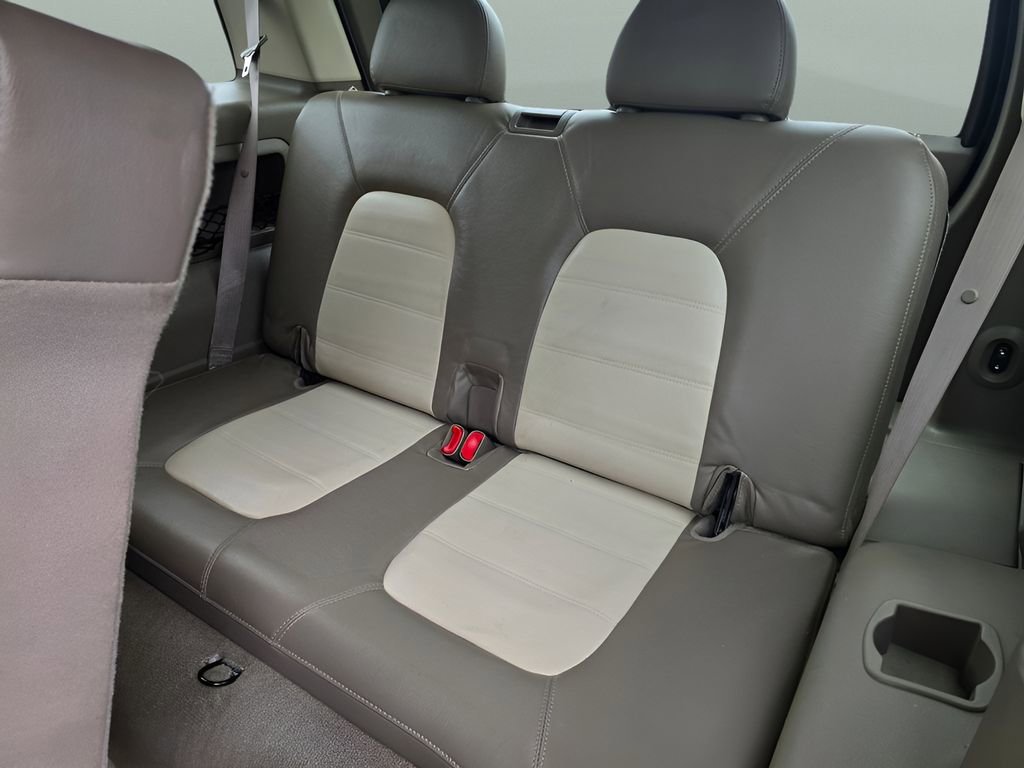 Used 2004 Ford Explorer Eddie Bauer image 18