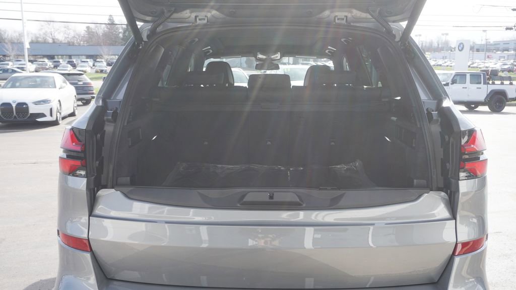 New 2026 BMW X5 M60i image 7